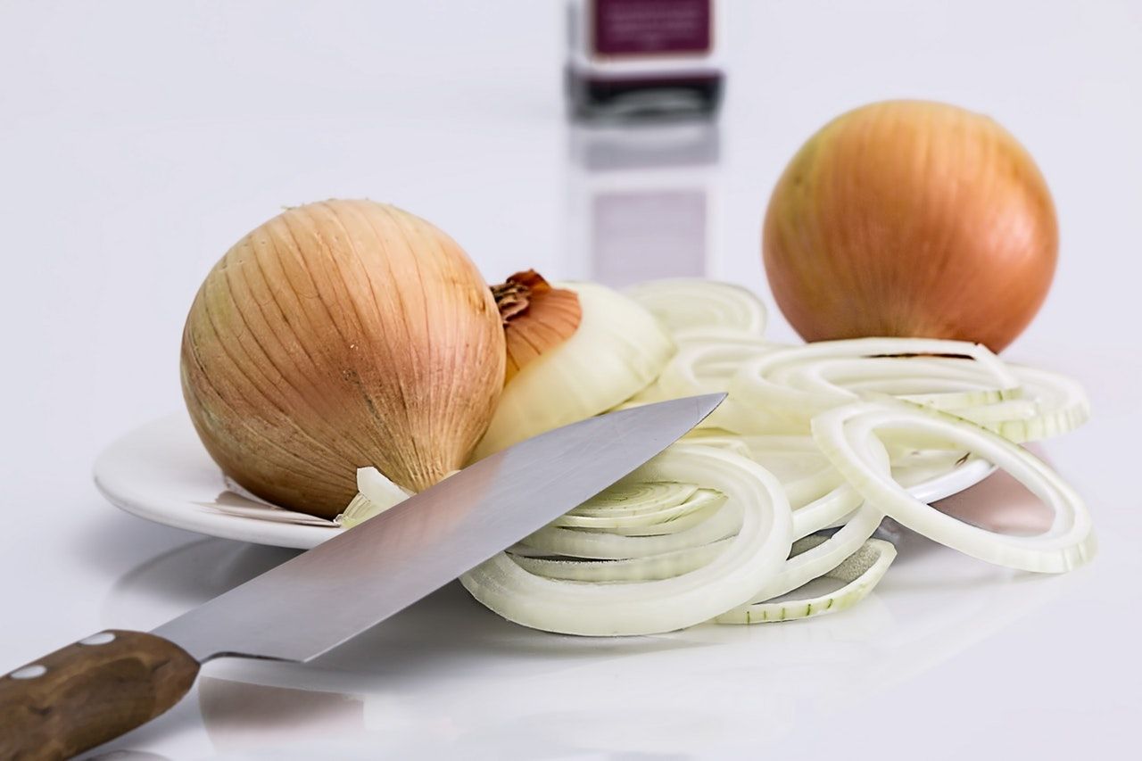 Kawan Puan penderita diabetes cukup siapkan saja bawang bombay, yang ternyata bisa jadi obat alami mengontrol gula darah. Begini caranya