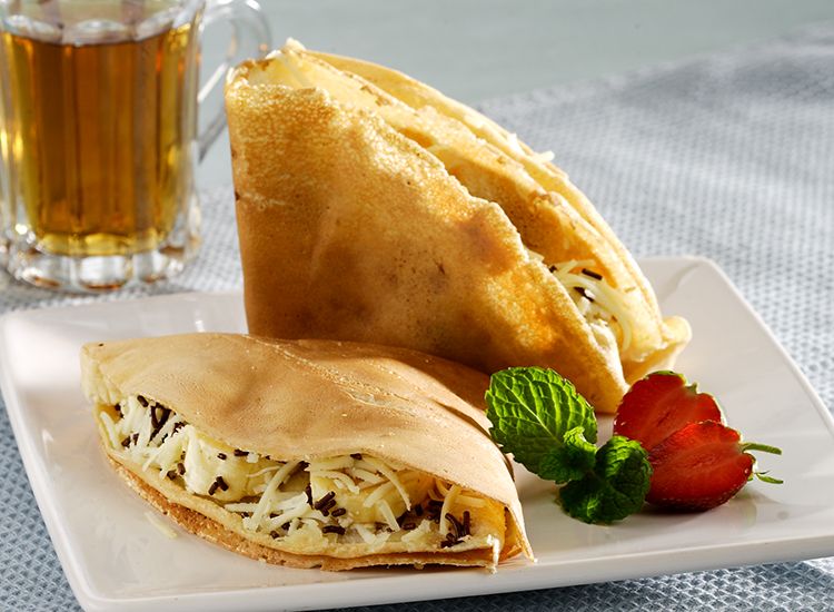 Memang crepes dan kue leker itu tampak sama ya, Kawan Puan. Padahal keduanya berbeda lho, yuk simak penjelasannya