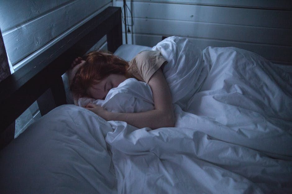 Setelah sahur, banyak dari kita tergoda untuk tidur. Padahal hal tersebut tidak baik untuk kesehatanmu, lho. 