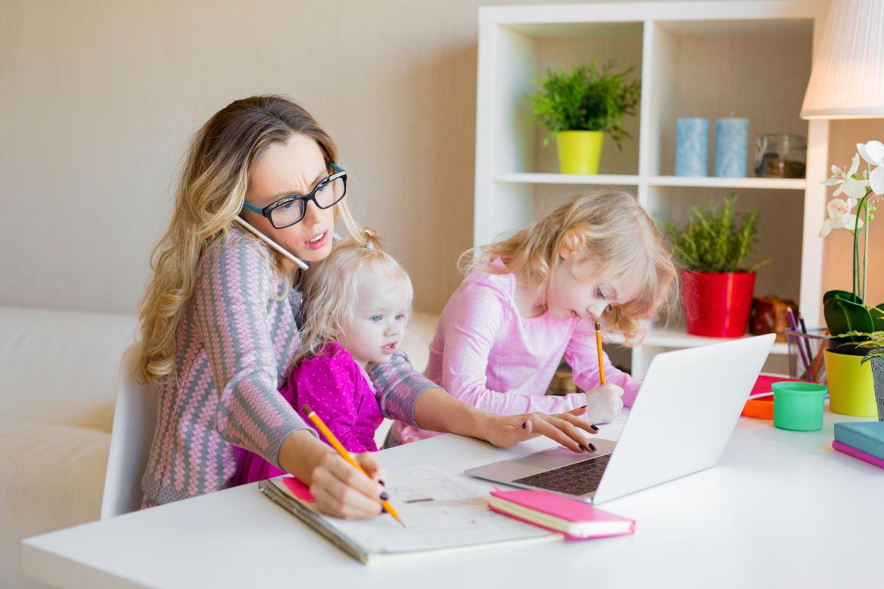 Cara mendukung working mom ini enggak hanya untuk Kawan Puan, perusahaan pun juga wajib melakukannya.
