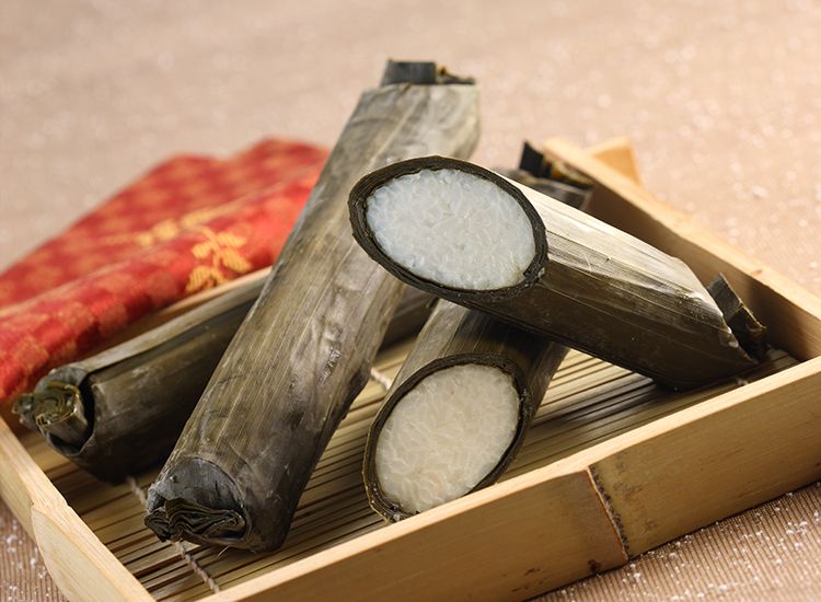 Berikut ini tips membuat lontong agar rasanya nikmat. Dari memilih beras berkualitas hingga cara merebusnya, berikut penjelasan selengkapnya!