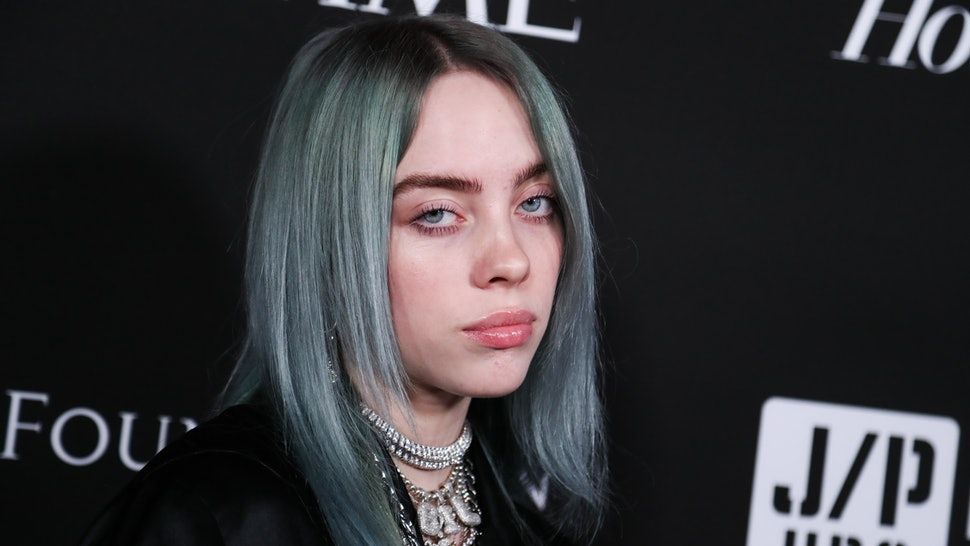 Penyanyi Billie Eilish mengaku tak mau lagi membaca komentar di media sosial karena sering mendapat komentar negatif tentang tubuhnya.