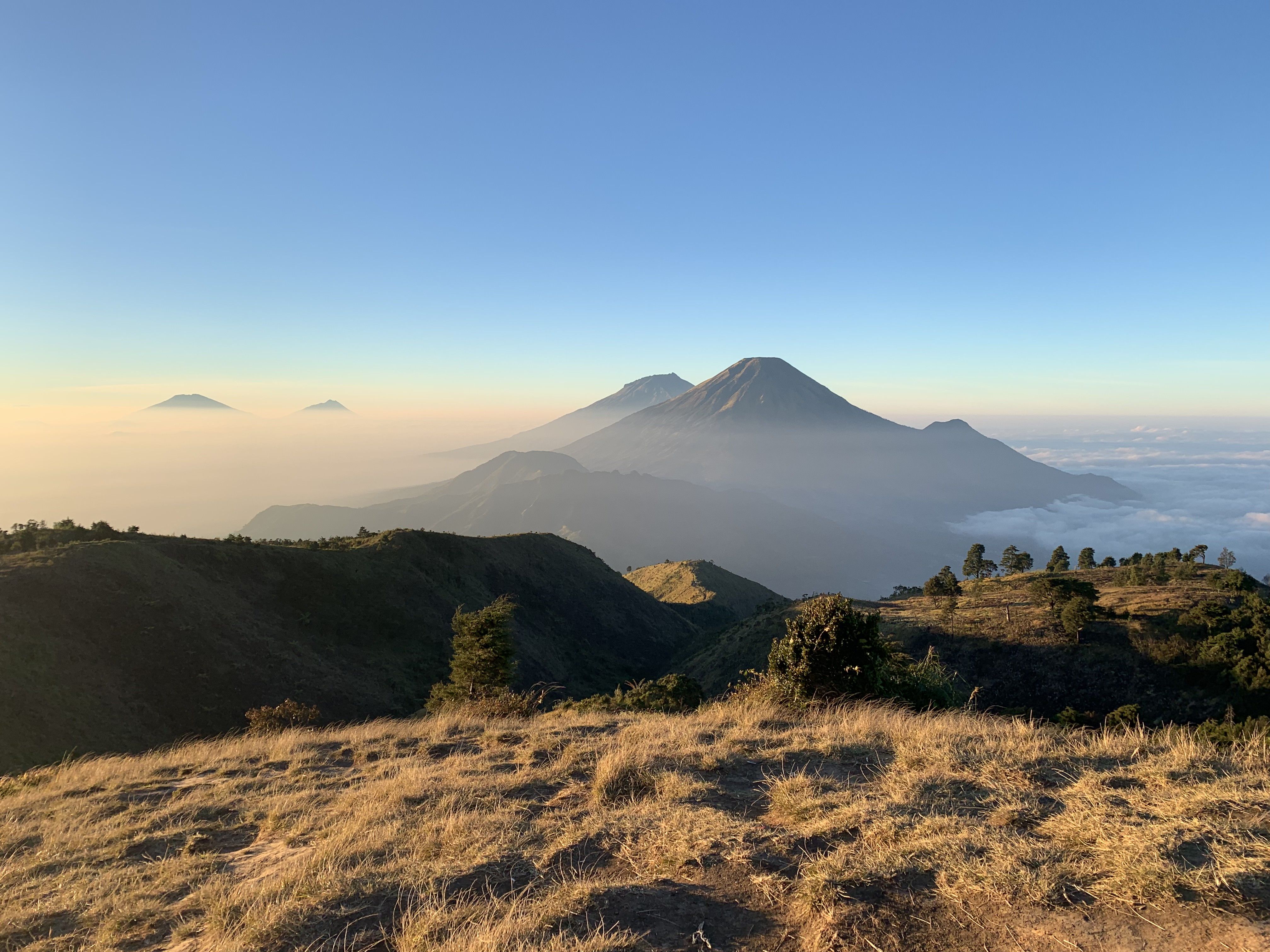 Berikut ini merupakan tips mendaki gunung bagi pendaki pemula, yang wajib dipatuhi. Yuk simak ulasannya