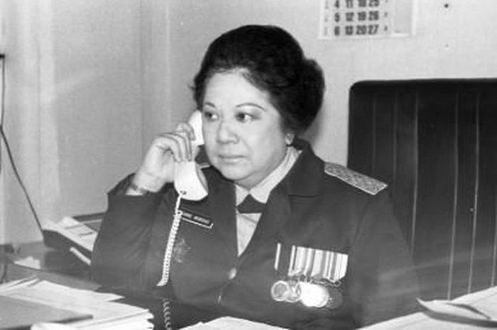 Jeanne Mandagi adalah jenderal perempuan pertama di Kepolisian Indonesia yang meninggalkan banyak legasi. Seperti apa sosoknya?