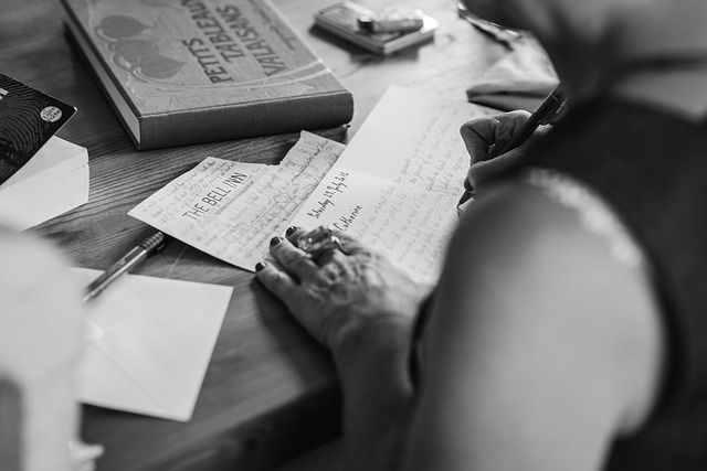 Ayo, hindari tiga kesalahan ini saat sedang menulis surat lamaran agar surat lamaran kita bagus di mata perekrut dan kita jadi cepat dapat kerja