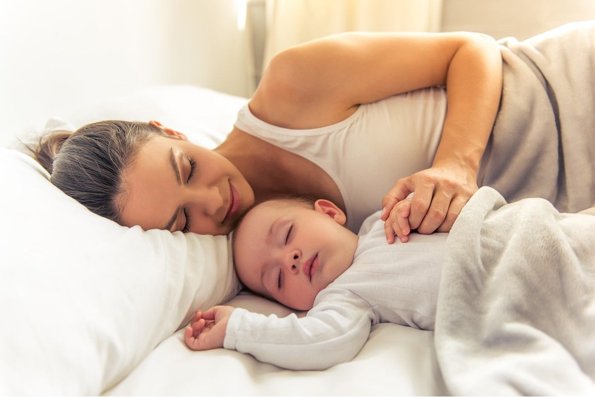 Bayi membutuhkan tidur yang cukup untuk menunjang pertumbuhan otak dan fisiknya. Ibu bisa coba langkah ini, agar si kecil mudah tidur siang,