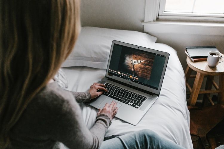 Simak empat tips yang dapat membantu membangun personal brand untuk orang-orang yang berkarier di perusahaan maupun menjalankan bisnis pribadi