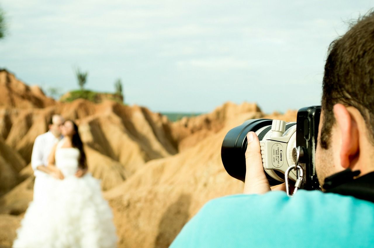 Hindari melakukan kesalahan saat mempersiapkan pesta pernikahan. Termasuk kesalahan memilih fotografer.