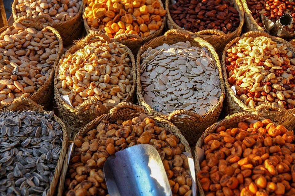 5 makanan ini dapat kamu konsumsi untuk meningkatkan suasana hati dan menghindari perasaan rendah diri.