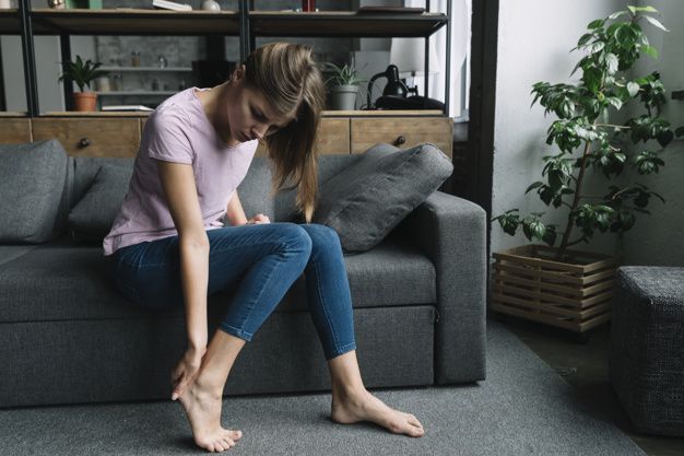 Sering merasa tidak nyaman pada kaki dan ingin terus menggerakkannya? Bisa jadi itu sindrom kaki gelisah. 