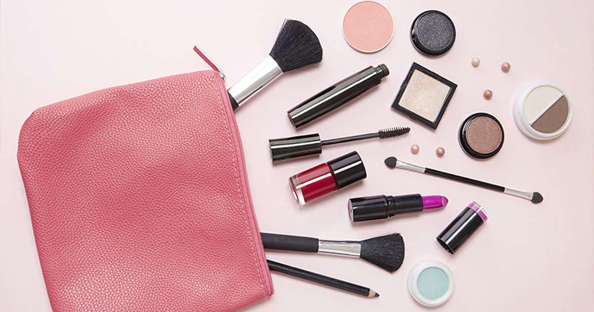 Tanggal kedaluwarsa di produk make up sering kali tidak menjadi perhatian. Padahal penggunaan make up yang sudah kedaluarsa itu bahaya lo, Kawan Puan!