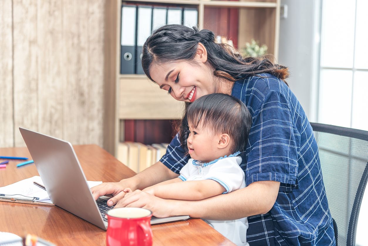 Sebagai ibu yang bekerja, kita mungkin lupa akan kesehatan fisik dan mental sendiri. Oleh karena itu, cobalah langkah self-care agar tetap waras.