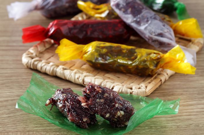 Berikut ini 3 tips mengemas madu mongso yang aman dikirim ke luar kota, mulai dari besek hingga dibungkus dengan plastik kecil.