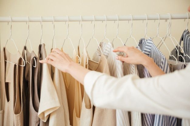 Di usia 30-an kita ingin penampilan fashion dengan kesan dewasa dan elegan. Apa fashion item yang wajib perempuan miliki di usia 30-an?