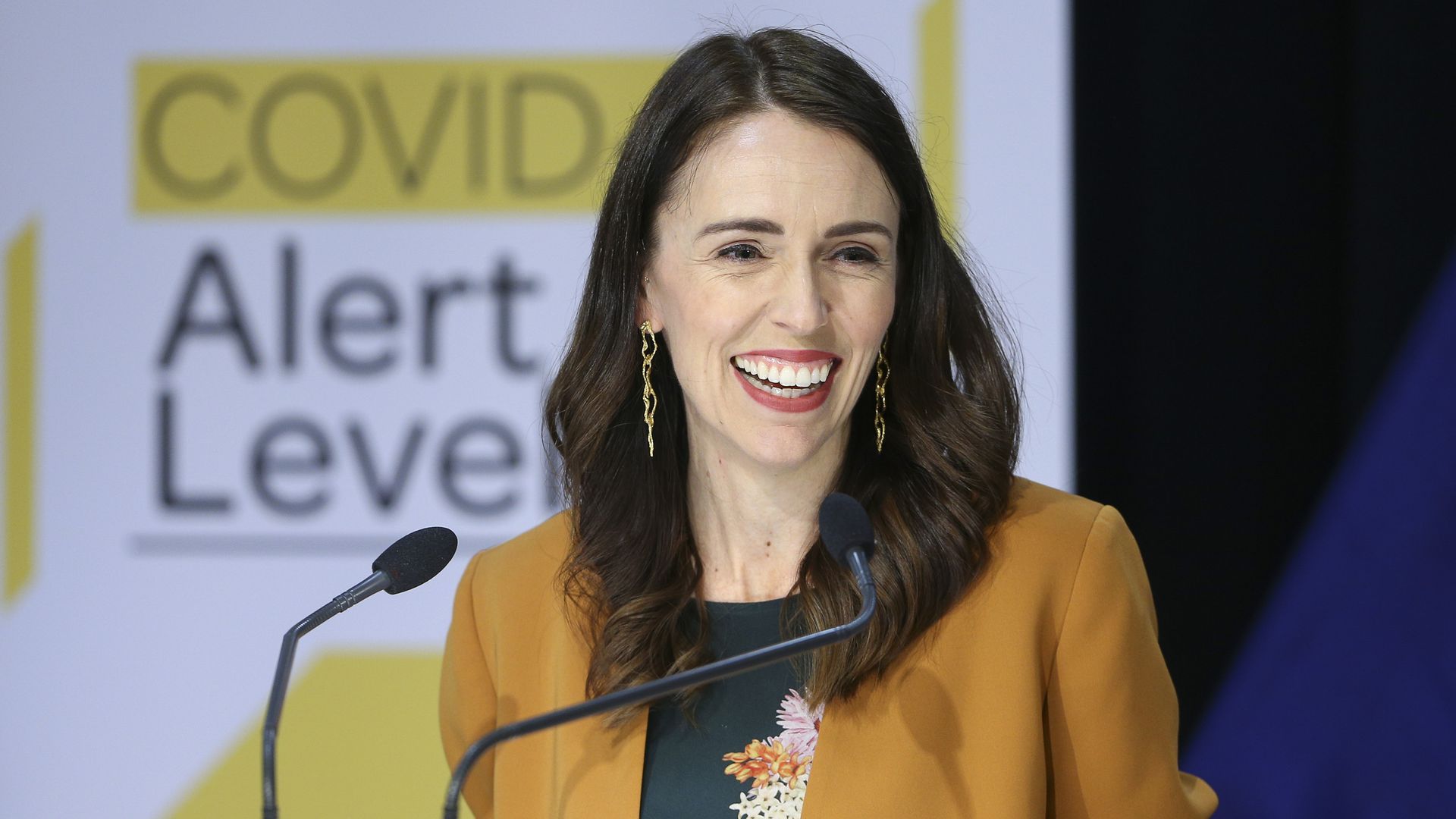 Berita terpopuler Lady Boss ada lowongan kerja co-host program Kaesang Pangarep, mengatur uang di Imlek 2023, dan karier Jacinda Ardern.
