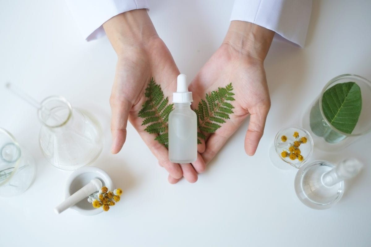 Salah satu bahan aktif yang banyak ditemukan di produk skincare adalah niacinamide. Apa itu niacinamide? Simak ulasannya!