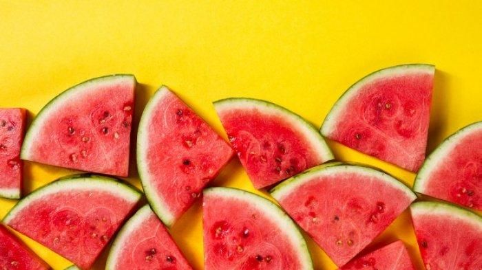  Mengonsumsi buah adalah salah satu siasat untuk menjaga tubuh tetap sehat selama puasa. Ini dia 5 buah yang dapat mencukupi kebutuhan hidrasi. 