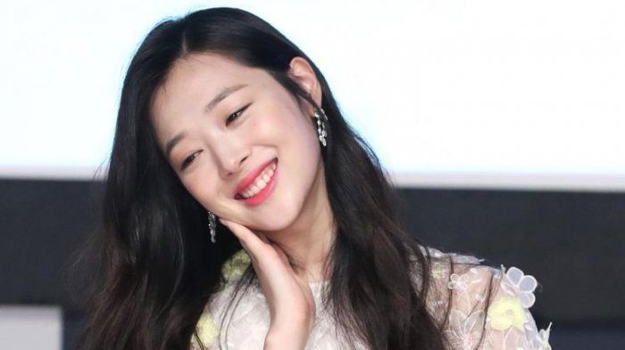 Idola K-Pop wanita ini selain bertalenta dan sukses di dunia entertainment juga berani menyuarakan opininya tentang isu-isu sosial.