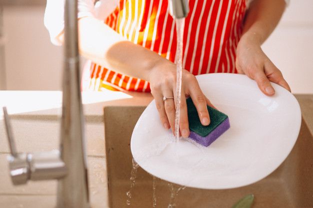Kawan Puan perlu tahu, berikut ini tiga kesalahan yang masih sering dilakukan saat mencuci piring.
Simak!