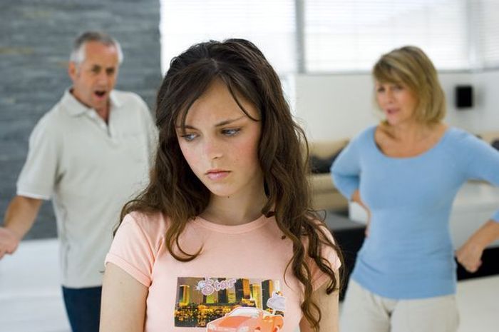 Toxic parenting bisa berdampak buruk pada psikologis, kepribadian, bahkan kepercayaan diri seorang anak. 