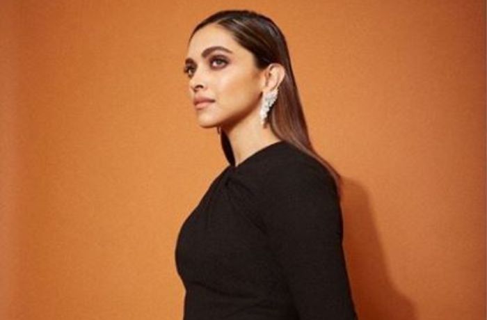 Deepika Padukone singgung soal pentingnya kesehatan mental masyarakat di tengah lonjakan tinggi kasus Covid-19 di India.