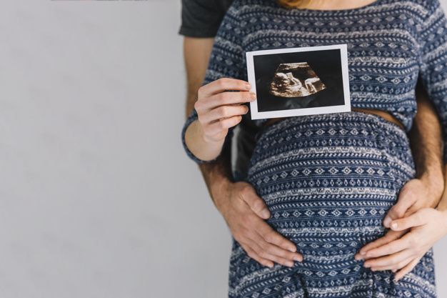 Ada banyak pertimbangan yang harus dipikirkan pasangan menikah, sebelum memutuskan untuk memiliki seorang anak. Begini penjelasan psikolog.
