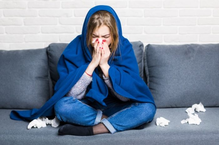 Musim kemarau datang, tetapi tubuh malah terserang flu? Apa penyebab dan bagaimana cara atasi flu di musim kemarau? Berikut penjelasannya!
