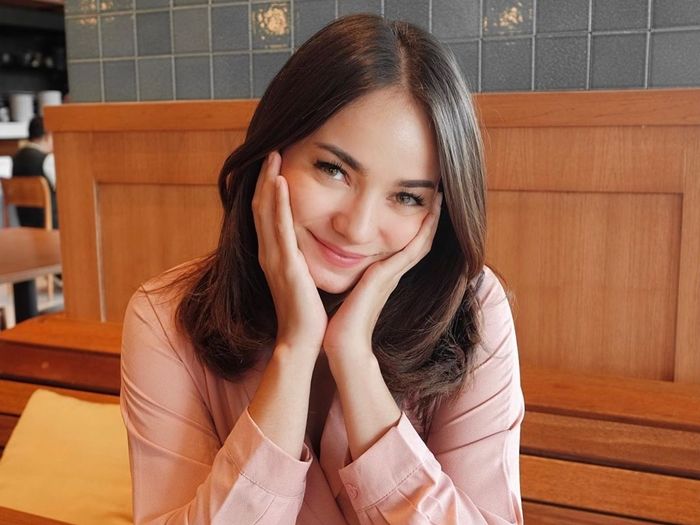 Enzy Storia sudah lama bermimpi ingin jadi penyanyi. Bahkan Enzy yang dikenal kocak ini siap untuk menjadi diva baru Indonesia.