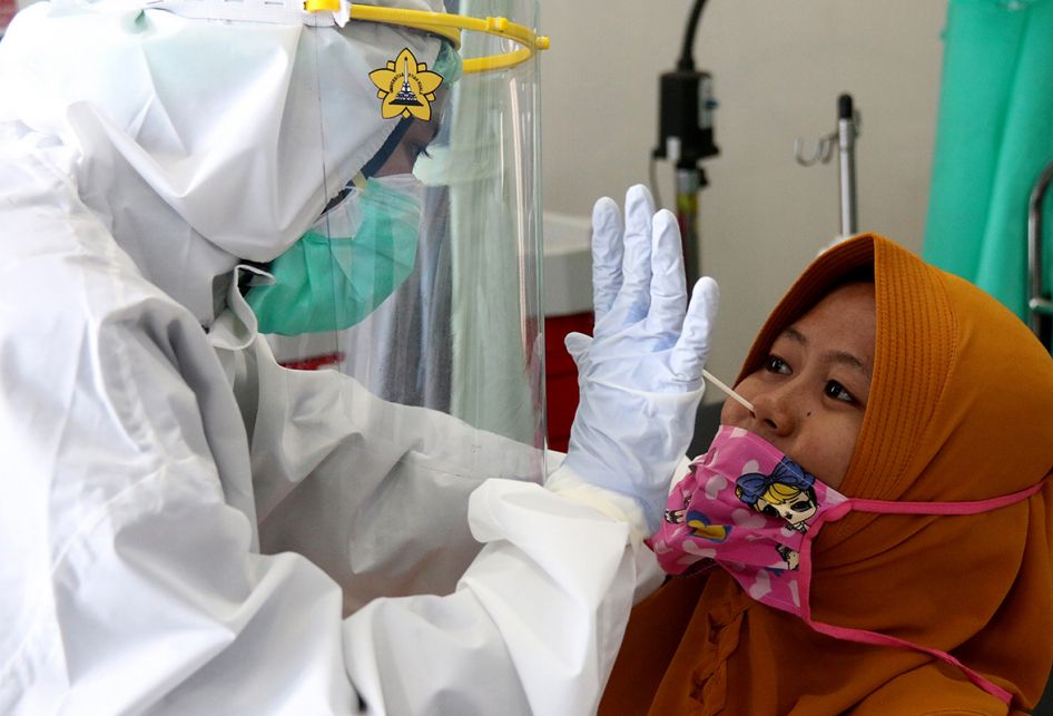 Waktu yang tepat untuk melakukan tes swab baik antigen maupun PCR setelah melakukan kontak dengan pasien positif Covid-19