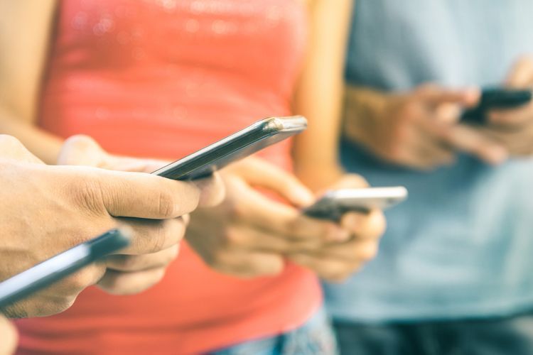Detoksifikasi digital bisa dilakukan supaya kita bisa lebih hadir di momen saat ini. Berikut cara detoksifikasi digital selama 24 jam.