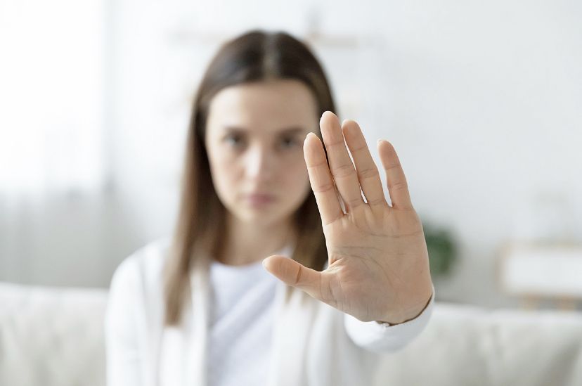 Gaslighting merupakan perilaku yang dapat memberi dampak negatif bagi kita, apalagi jika dilakukan pasangan. Ini cara menghadapinya!
