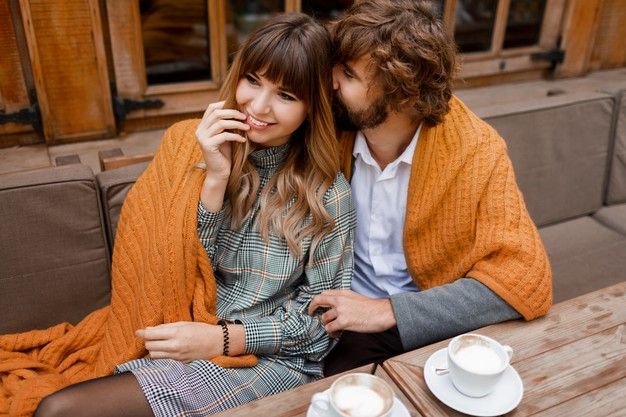 Kenali ini 5 love language. Bahasa cinta atau love language merupakan ungkapan cinta yang ingin kita dapatkan dari pasangan, begitu pula sebaliknya.