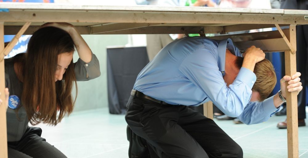 Menyusul gempa bumi berkekuatan 7,2 magnitudo yang mengguncang Jepang pada Sabtu (20/3/2021), pelajari cara aman menghadapi gempa berikut ini!