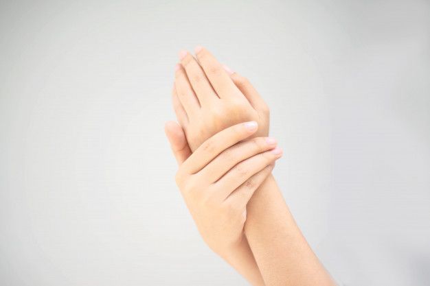 Kulit tangan juga perlu dirawat supaya tetap sehat dan lembap.  Berikut rekomendasi hand cream yang bisa Kawan Puan pilih.