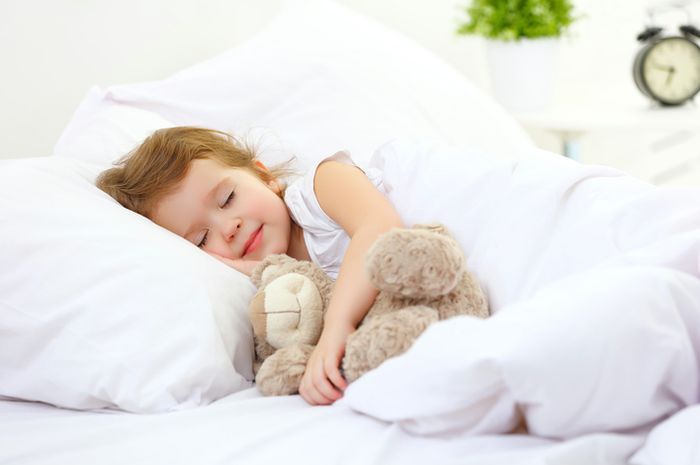 Kawan Puan bisa membiasakan anak tidur sendiri saat ia memasuki usia prasekolah.Berikut langkah yang dapat dilakukan agar anak terbiasa tidur sendiri.