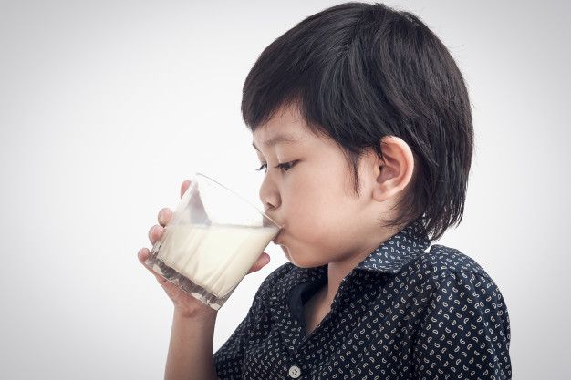 Kawan Puan, yuk simak baik-baik berikut ini merupakan hal yang harus kamu ketahui jika anak terkena alergi susu sapi.