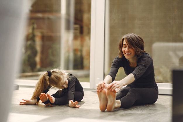 Anak yang melakukan yoga, akan lebih mudah fokus dan konsentrasi.  Yuk kenalkan yoga pada anak, dan inilah manfaat yang bisa ia dapatkan.