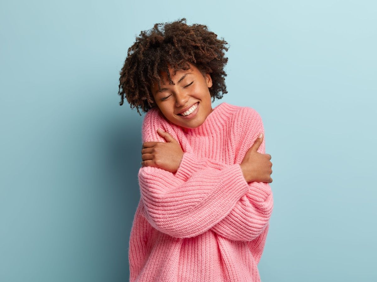 Apa itu mencintai diri sendiri atau self-love? Berikut adalah arti self-love dan cara menerapkannya di kehidupan sehari-hari.