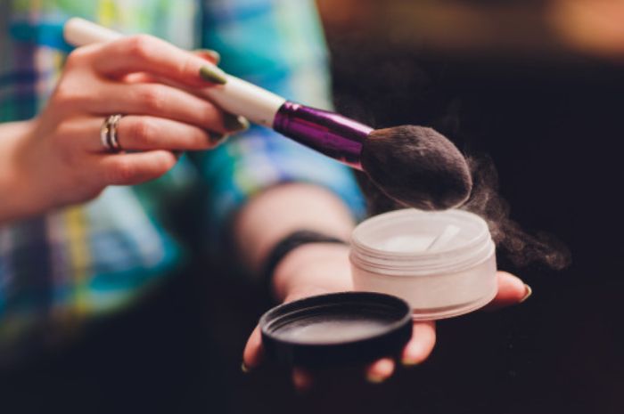 Ternyata, ada makeup yang pantang digunakan ibu hamil. Lantas makeup dengan kandungan apa ya yang tidak dibolehkan? Yuk simak ulasannya.