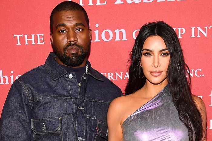 Setelah diisukan pisah sejak lama, Kim Kardashian akhirnya menggugat cerai suaminya yang ia nikahi 7 tahun lalu, Kanye West. Bagaimana perceraiannya?
