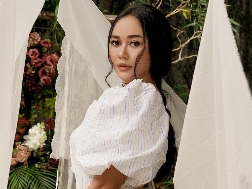 Aura Kasih mengungkap cara melepas stres, yakni dengan sentuhan fisik. Ternyata sentuhan fisik punya banyak manfaat, apa saja?