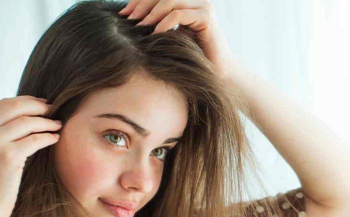 Rambut lepek memang menyebalkan, namun dapat diatasi dengan beberapa cara. Berikut beberapa trik mudah atasi rambut lepek.