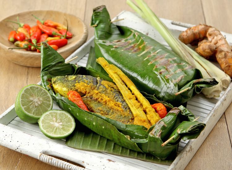 Kawan Puan mau membuat lauk dari ikan? Yuk, cari tahu tips memasak praktis pepes ikan yang bumbunya meresap dan tidak amis berikut ini.