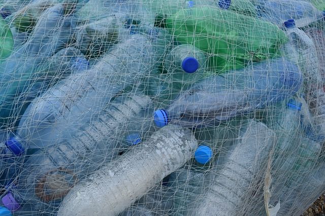 Menanggapi krisis sampah, Greenpeace Indonesia akhirnya membuat kajian soal krisis pencemaran plastik di Indonesia