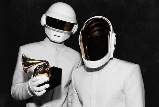 Duo musik elektrik dance Daft Punk bubar tapi tiga lagu andalan mereka tetap harus hadir di playlist kita, lo!