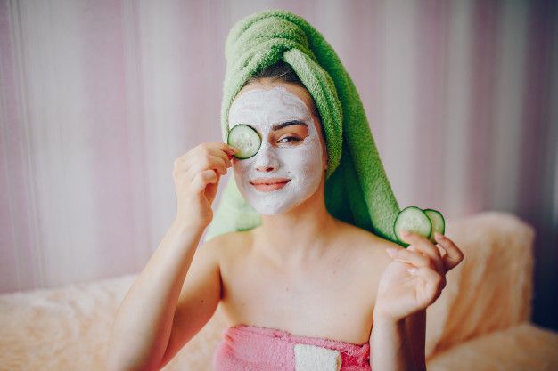 Ada beberapa cara yang bisa kita lakukan untuk mencerahkan kulit wajah. Salah satunya dengan menggunakan masker di bawah 25 ribu ini!