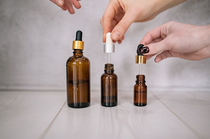 Mungkin kamu memiliki produk skincare yang semula bekerja dengan baik pada kulit namun sudah tak lagi. Simak ini alasannya, menurut dermatologis. 