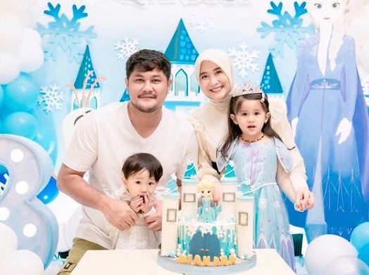 Lewat Instagramnya, Ryana membagikan bagaimana perjuangannya membagi waktu. Untuk berkerja dan mengurus anak.