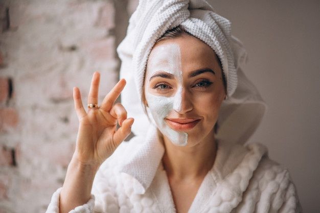 Ingin masker yang kita gunakan hasilnya maksimal ke dalam kulit wajah? Lakukan trik berikut ini, yuk!