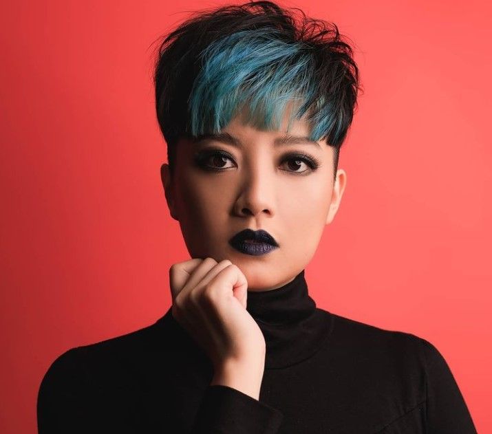 Leony dirundung dan dicap lesbi lantaran rambut pendeknya. Leony pun angkat bicara dalam post Instagram dan keterangan fotonya. 